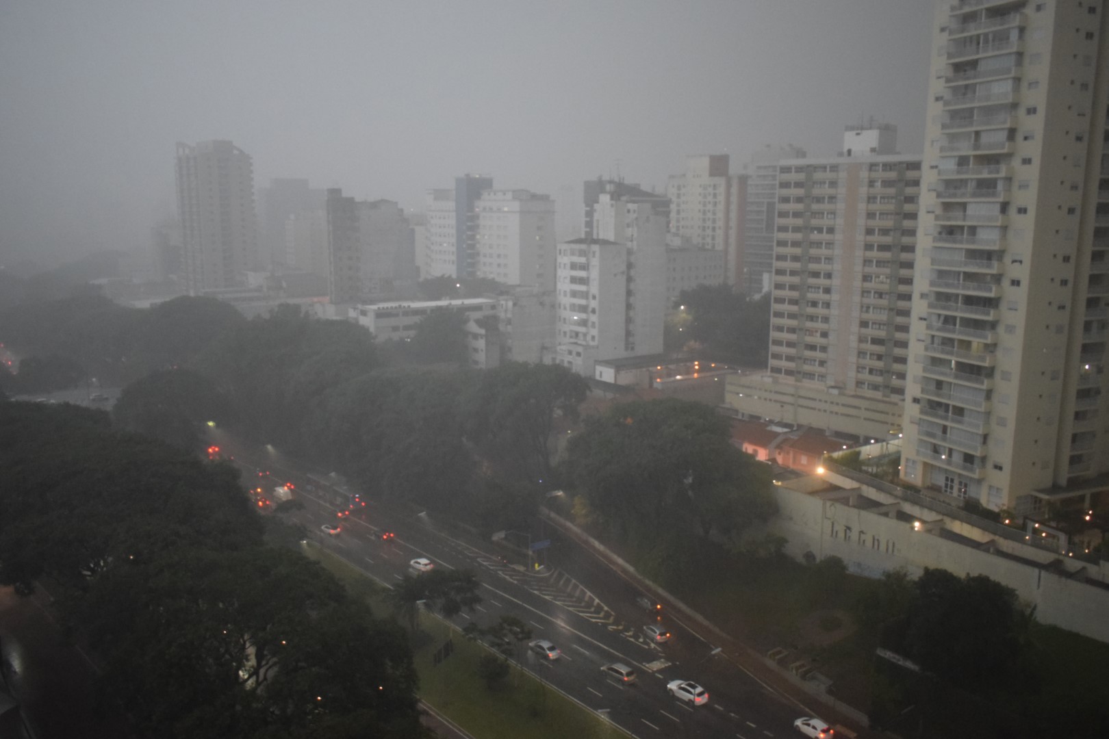 Downpour, Rua Maestro Cardim, Bela Vista, São Paulo