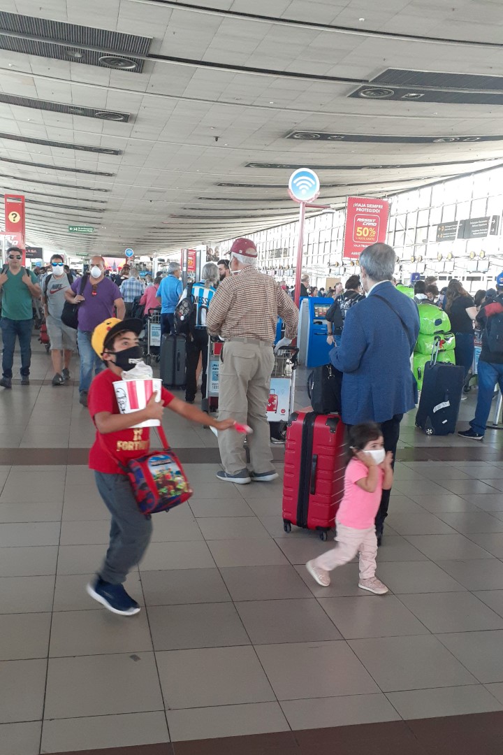 Comodoro Arturo Merino Benítez International Airport, international travellers trying to go home