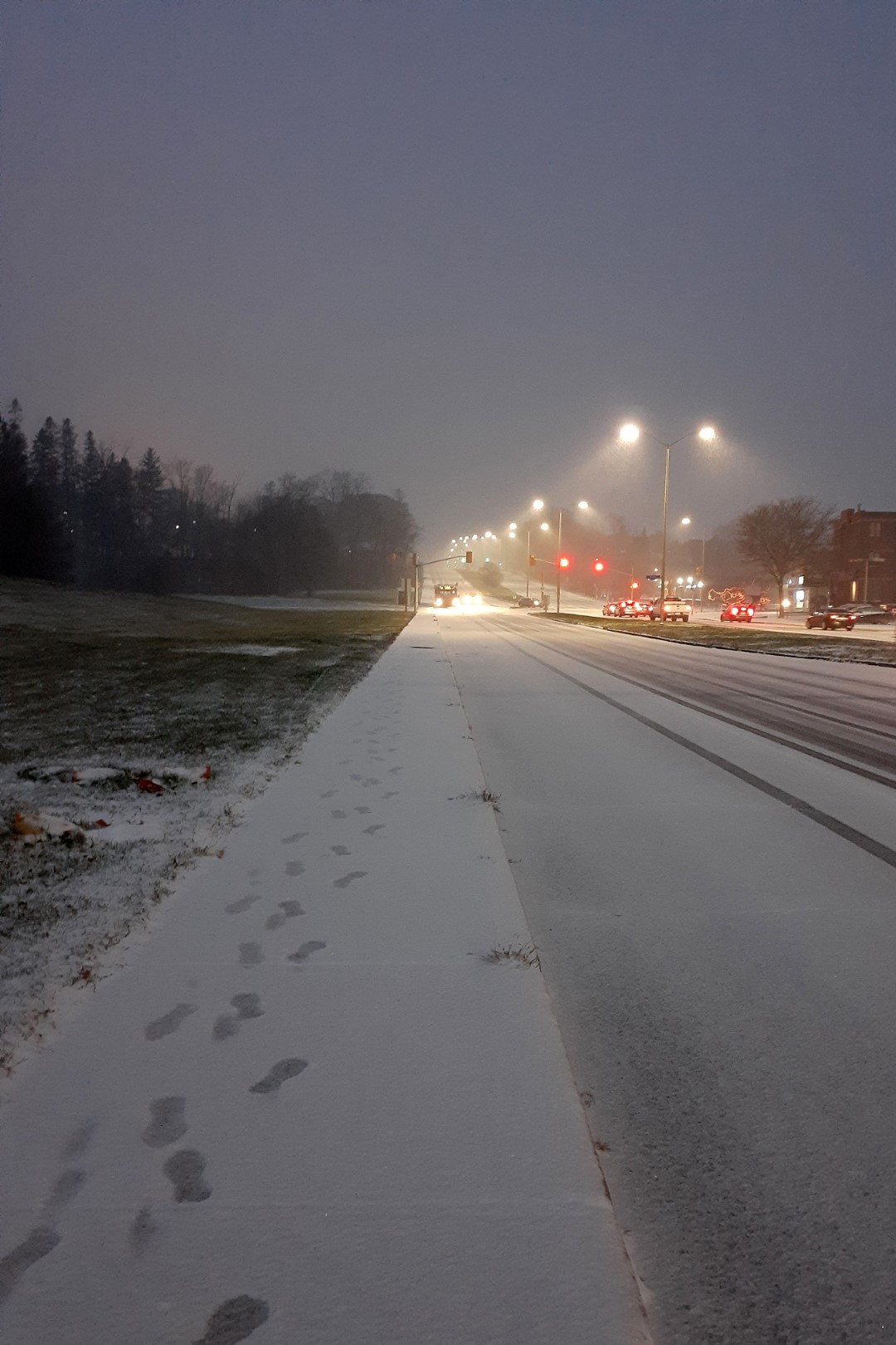 First snowfall, Sunday evening, Carling Road, Ottawa