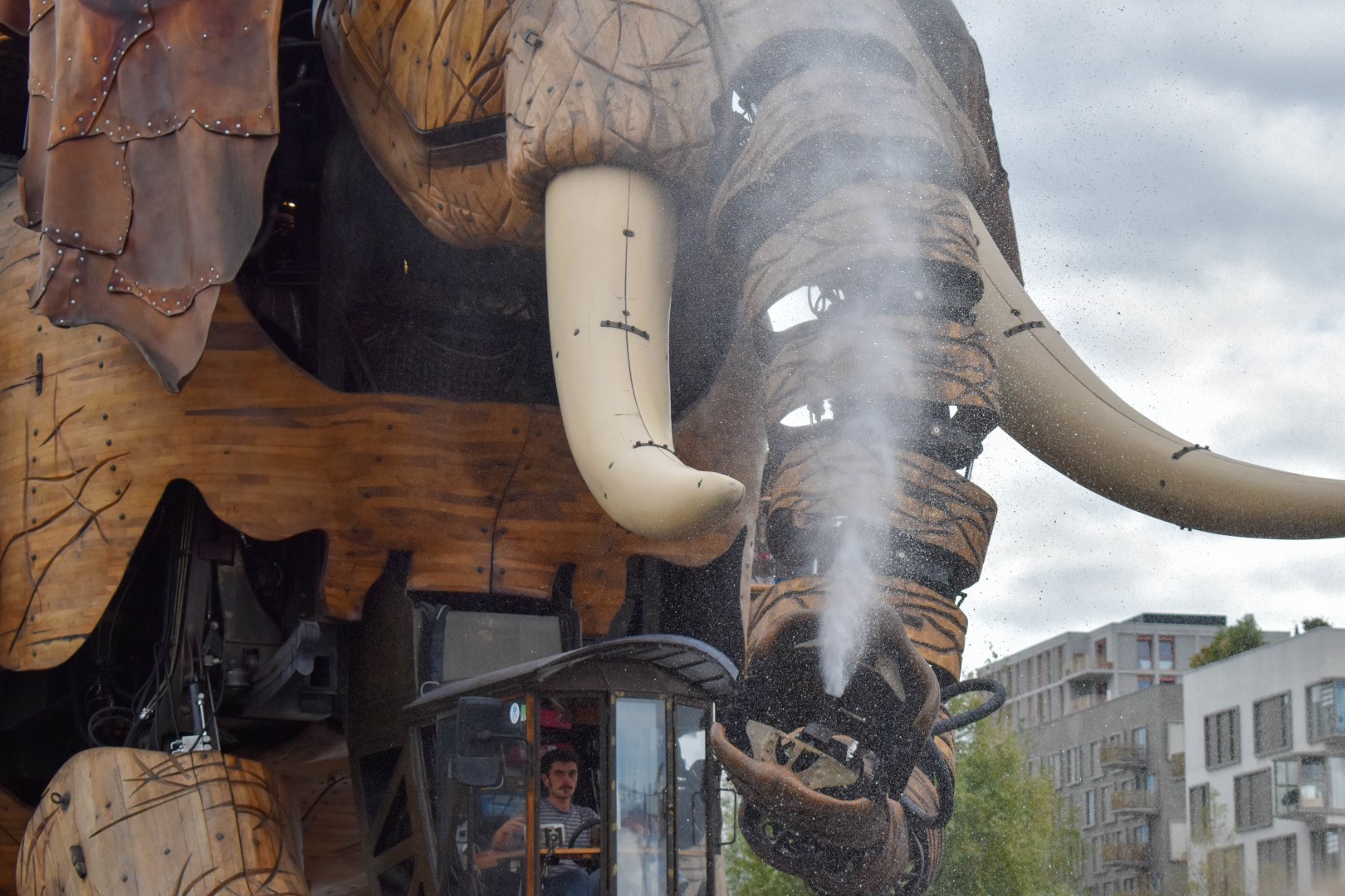 Les Machines de l'ïle's life-size mechanical elephant, Nantes
