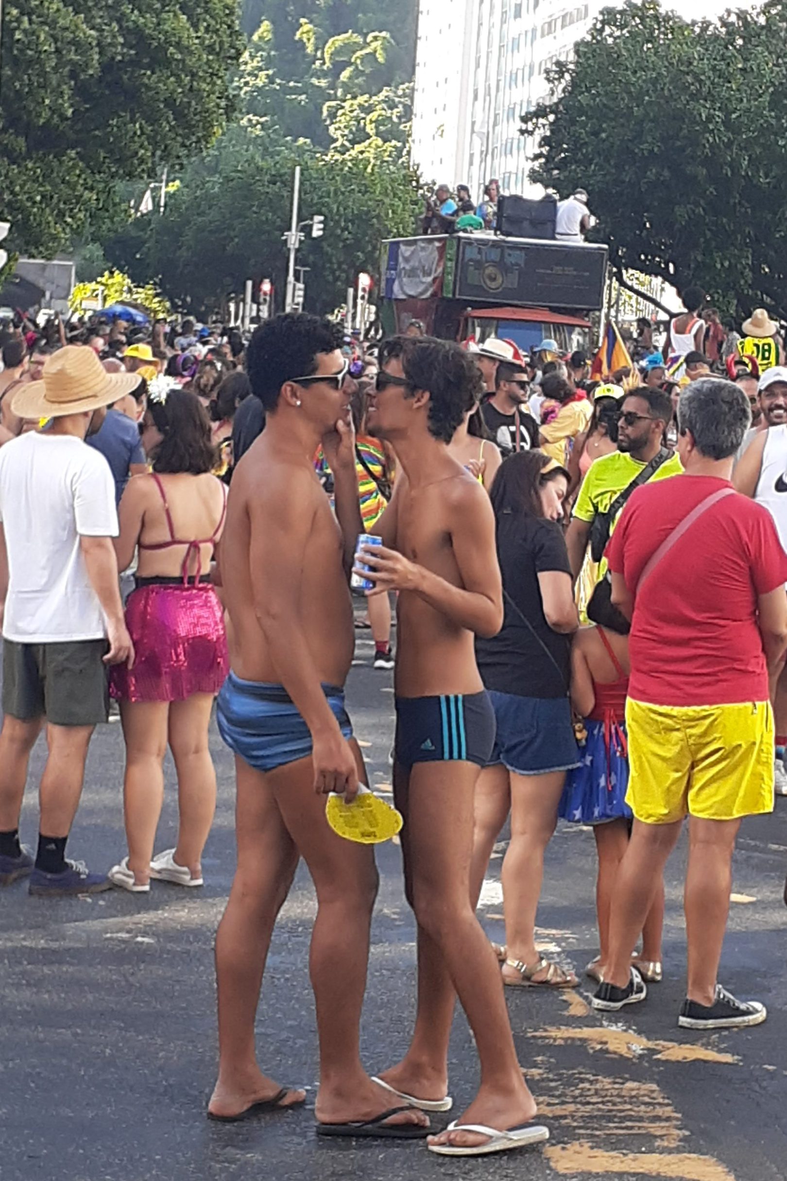 Bloco on Av. Princesa Isabel, Copacabana, Rio de Janeiro