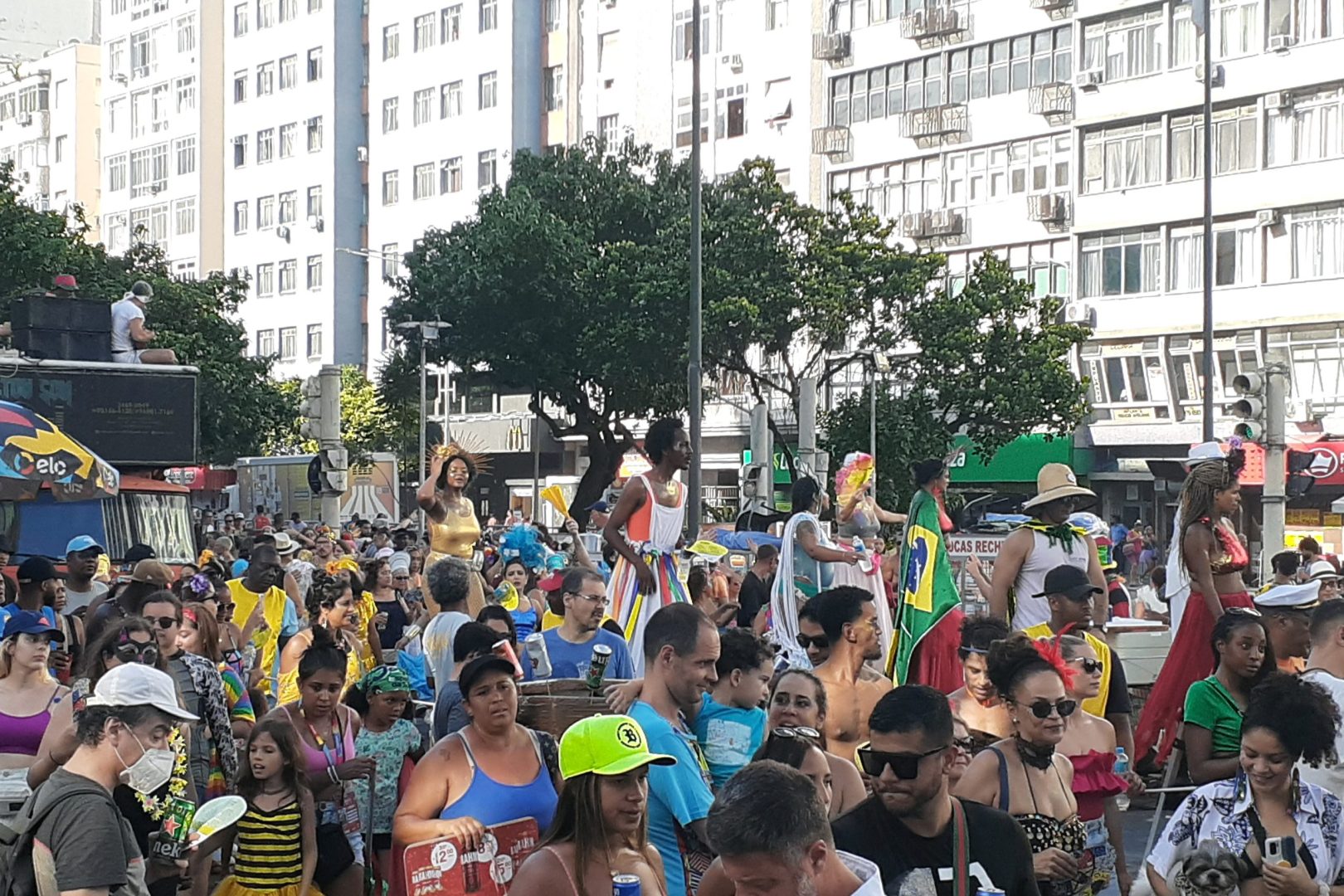 Bloco on Av. Princesa Isabel, Copacabana, Rio de Janeiro