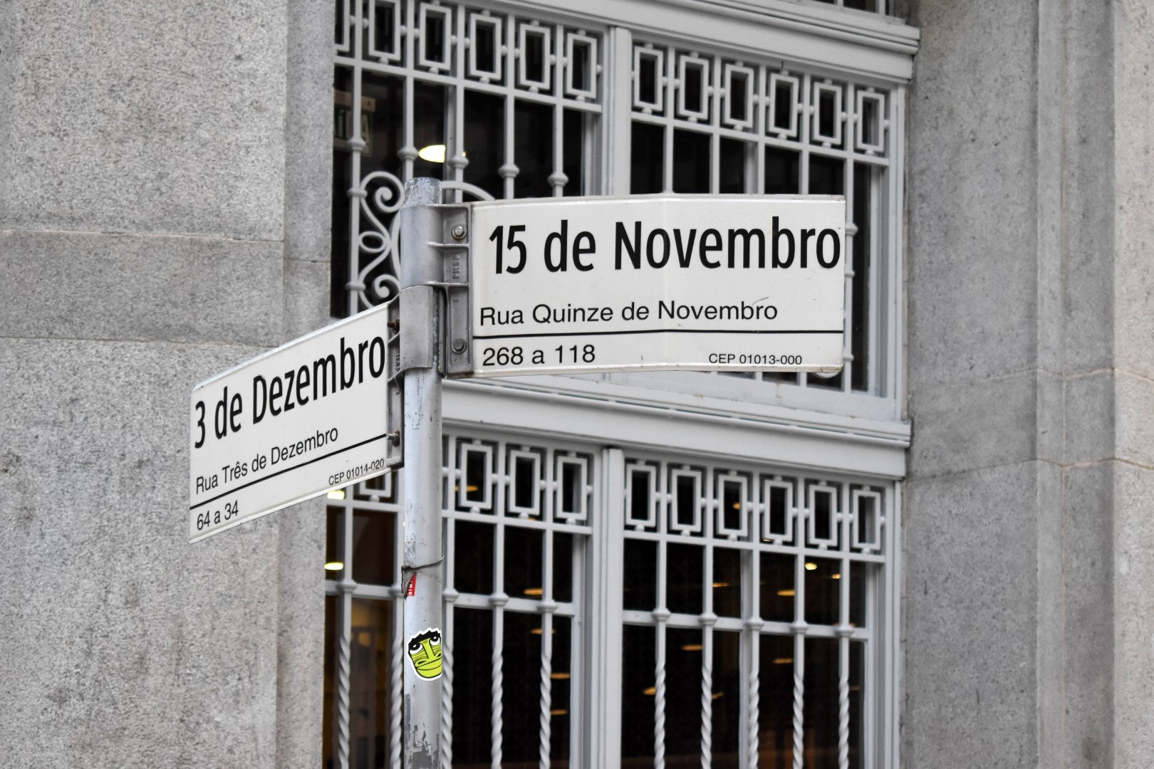 Just pick a date...  R. Quinze de Novembro - Centro Histórico de São Paulo