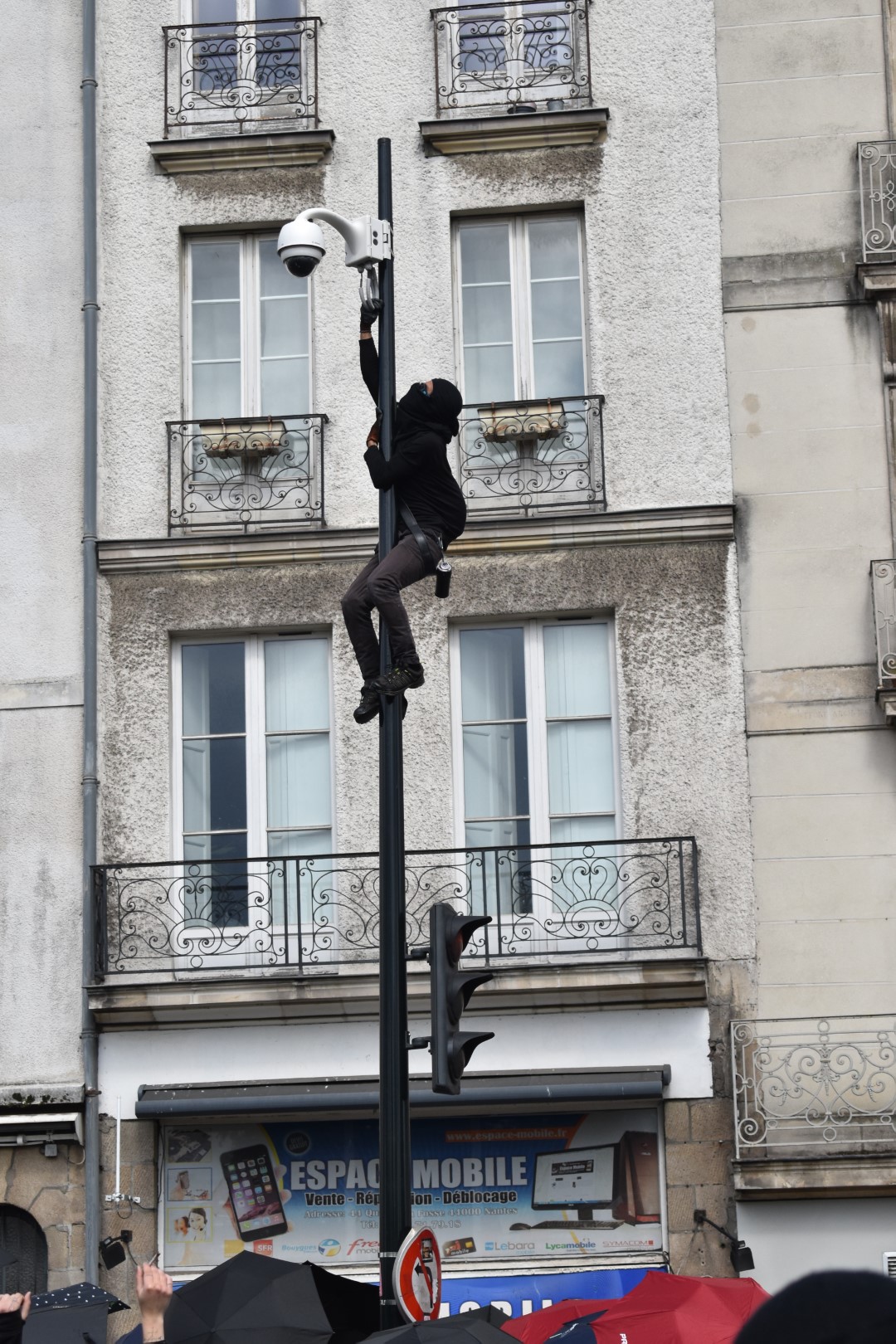 First, let's destroy video surveillance, May 1 protest, Nantes