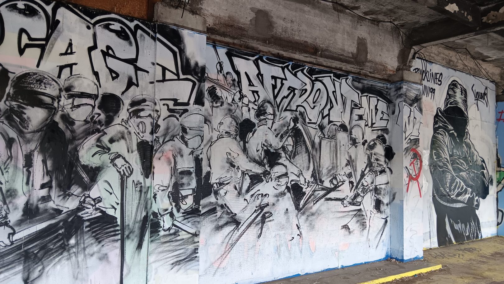 Protest-inspired wall art, 3 Rue Marcel Sembat, Nantes