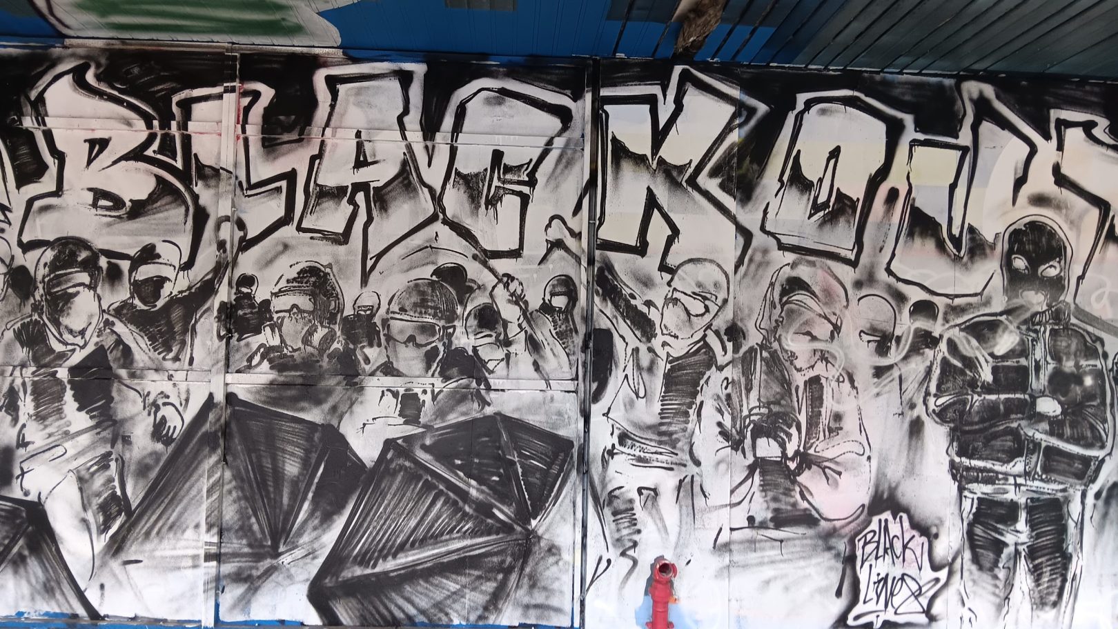 Protest-inspired wall art, 3 Rue Marcel Sembat, Nantes