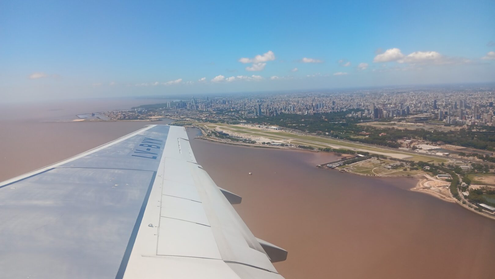 AR 1736 Buenos Aires-Puerto Iguazú, taking off in Buenos Aires
