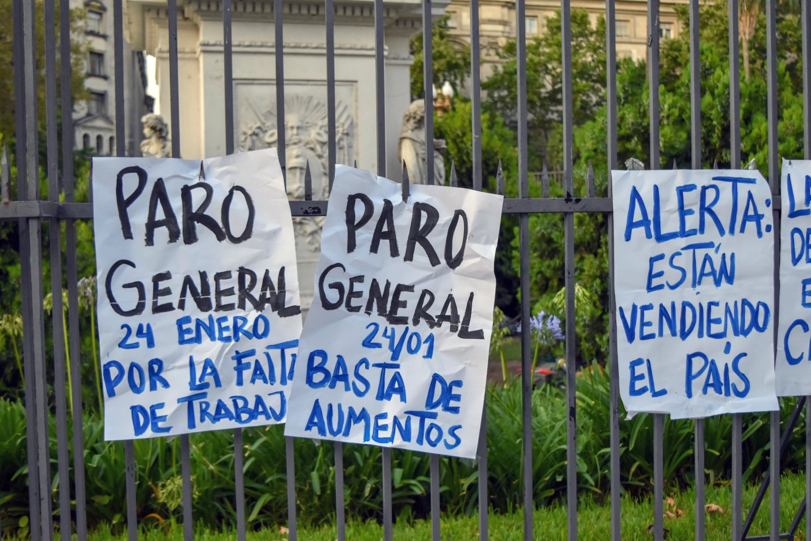 National strike day announced, Plaza de Mayo, Buenos Aires