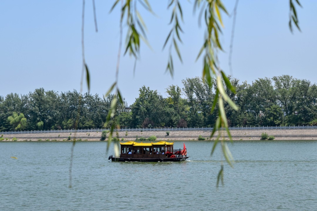 Longmen Grottoes, 龙门石窟, 13 Long Men Zhong Jie, Luolong District, Luoyang, Henan, China, 471023