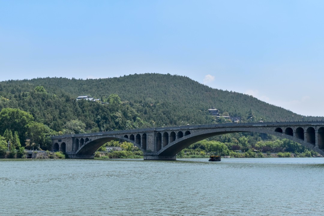 Longmen Grottoes, 龙门石窟, 13 Long Men Zhong Jie, Luolong District, Luoyang, Henan, China, 471023