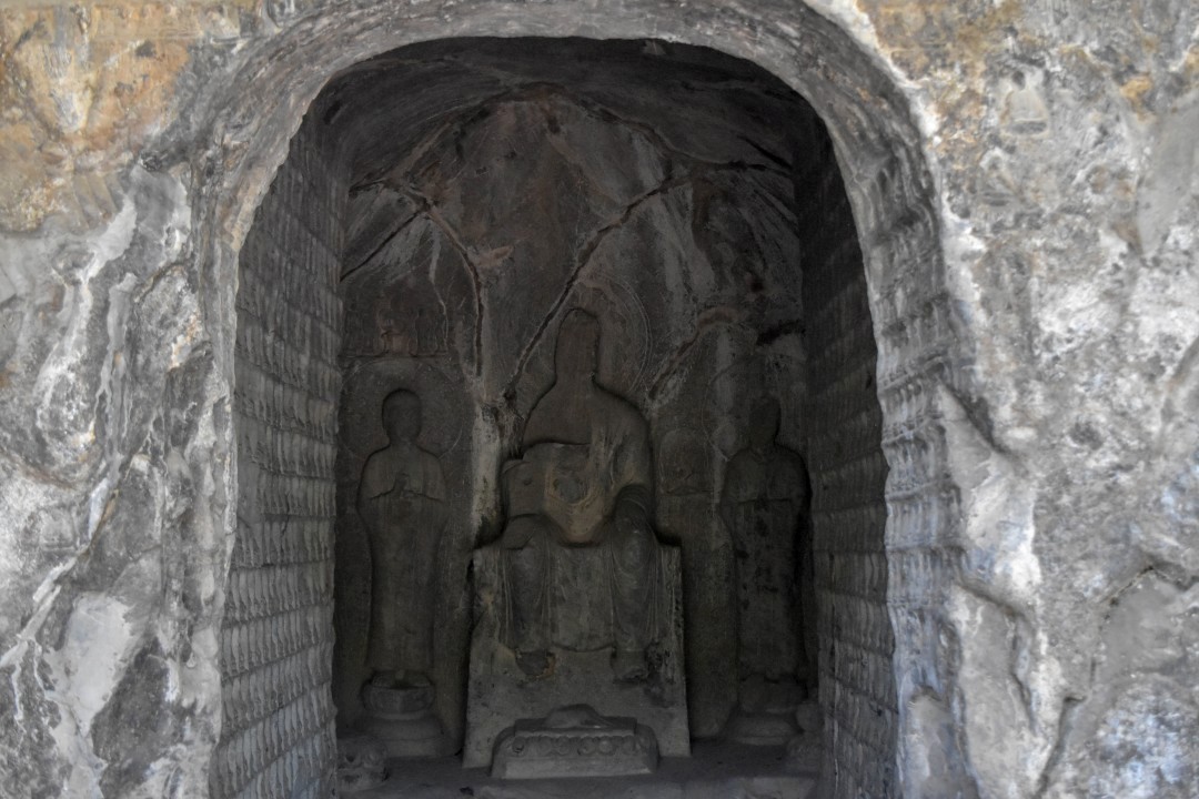 Longmen Grottoes, 龙门石窟, 13 Long Men Zhong Jie, Luolong District, Luoyang, Henan, China, 471023