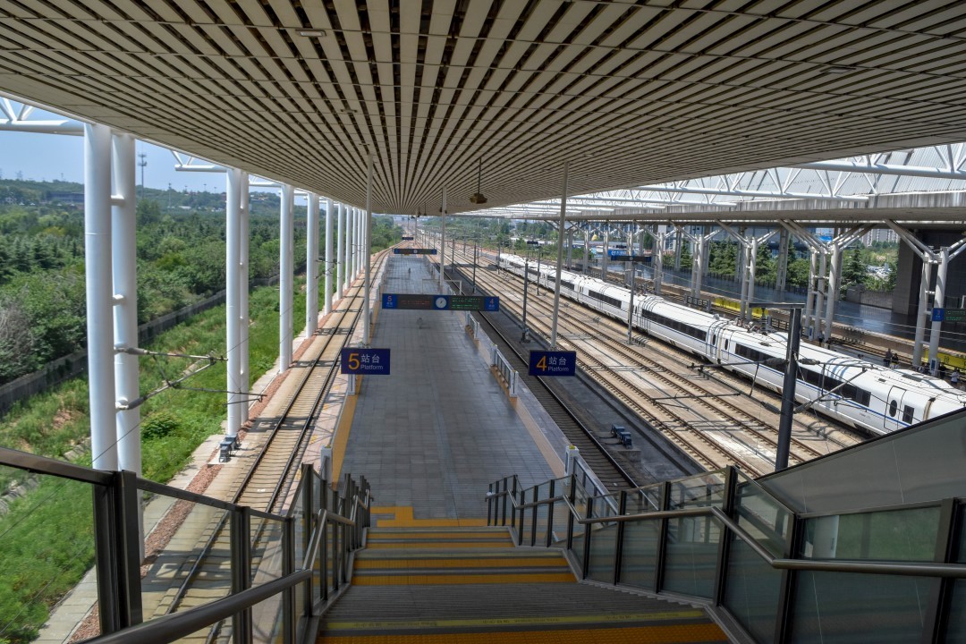 Luoyang East railway station, 洛阳东站, 80 Huancheng N Rd, Chanhe Hui District, Luoyang, Henan, China, 471000