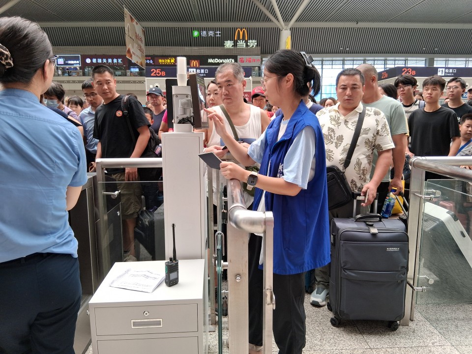 Zhengzhou East Railway Station, 郑州东站, China, Henan, Zhengzhou, Jinshui District, 107 Guo Dao, 107国道附近 邮政编码: 450046