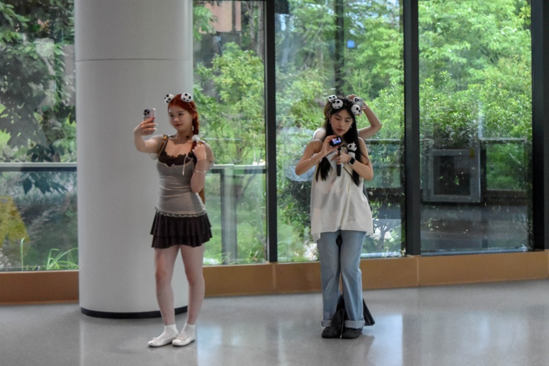 Chengdu Research Base of Giant Panda Breeding, 1375 Xiongmao Blvd, Chenghua District, Chengdu, Sichuan, China, 610016