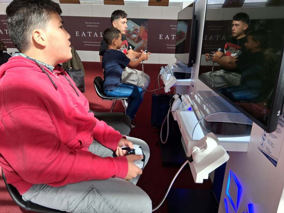 Aéroport Charles de Gaulle, Terminal 2E Gate K, 95716 Roissy-en-France, France