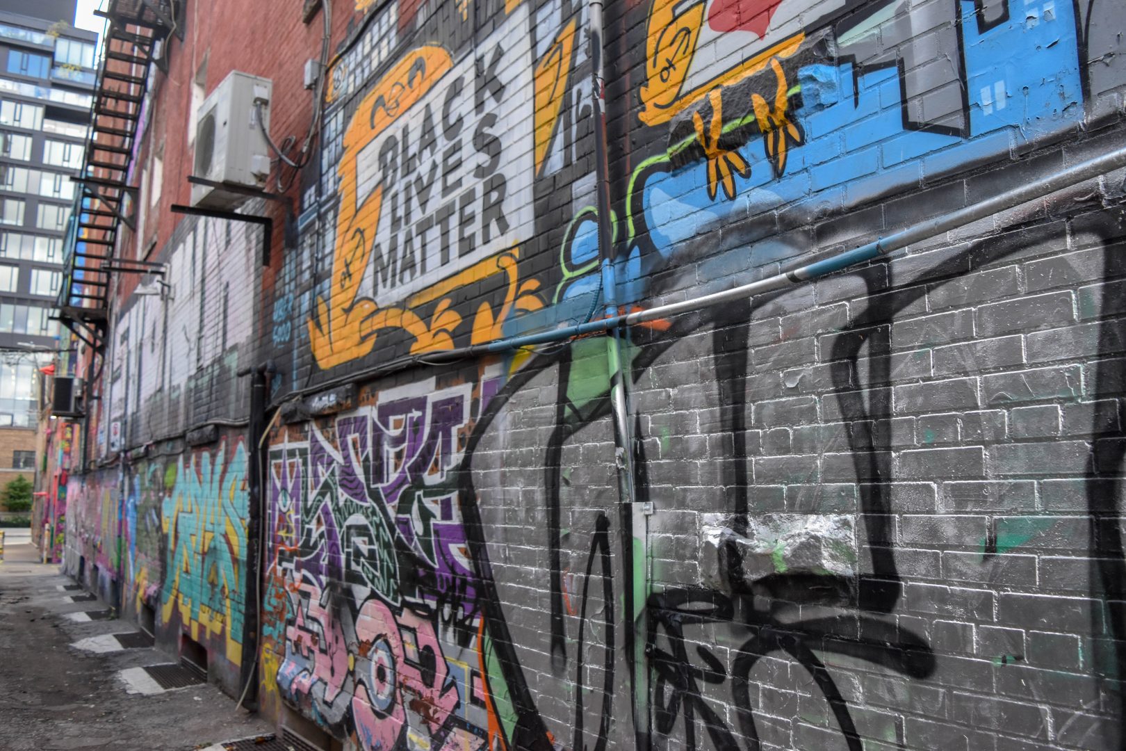 Queen St W, Toronto, ON M5V 2B6