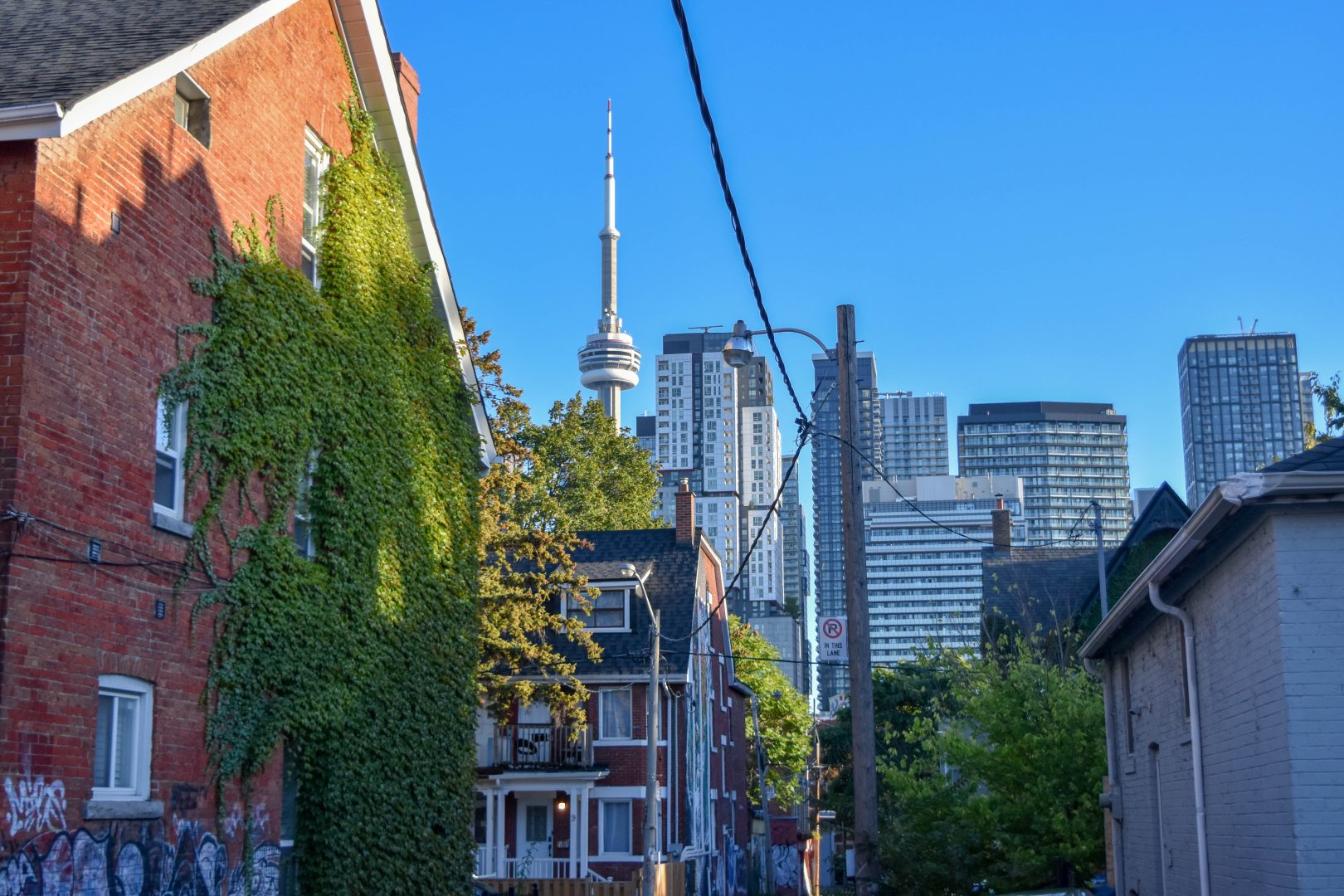 Chinatown back streets, Spadina Ave., Toronto, ON M5T 2C2