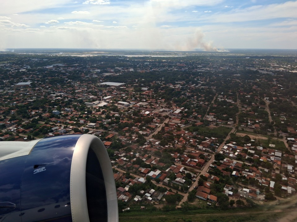 Asunción (Paraguay) → Curitiba (Brazil), AD8715, taking off in Asunción 