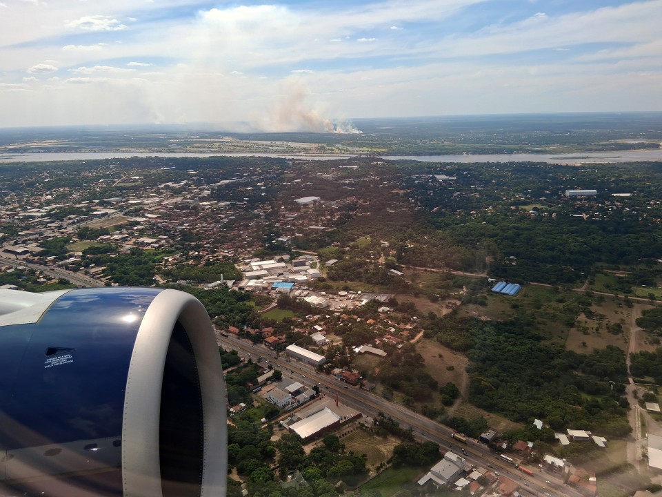 Asunción (Paraguay) → Curitiba (Brazil), AD8715, taking off in Asunción 