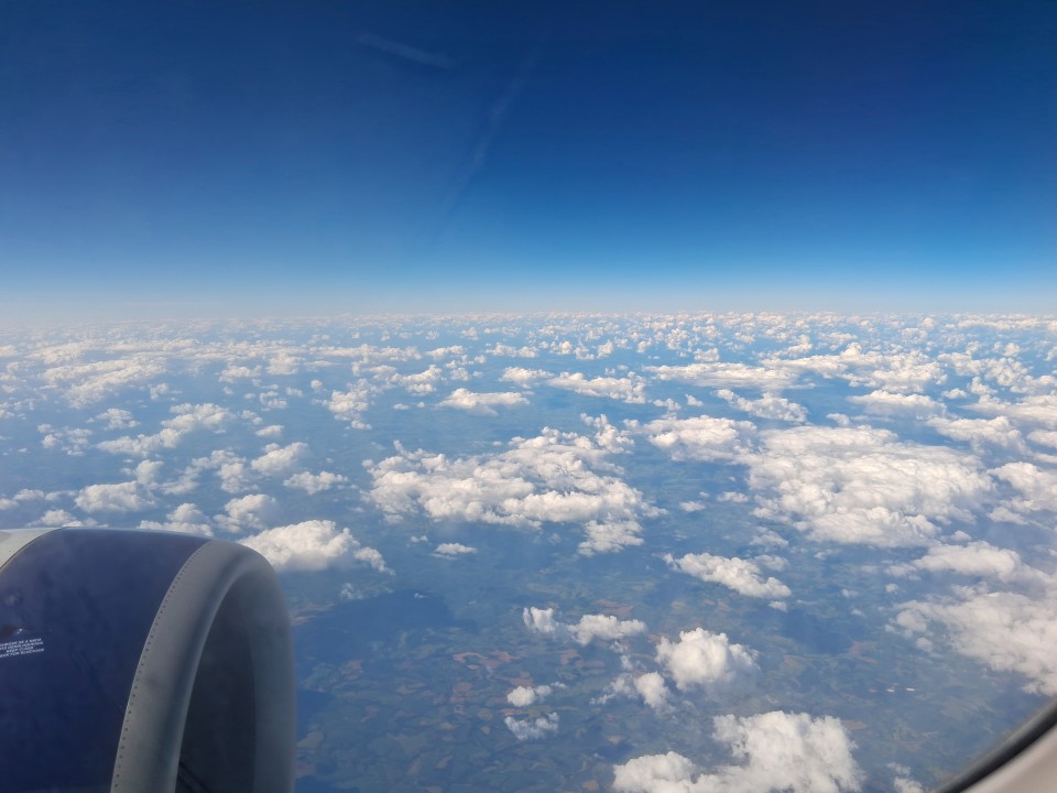 Asunción (Paraguay) → Curitiba (Brazil), AD8715, taking off in Asunción 