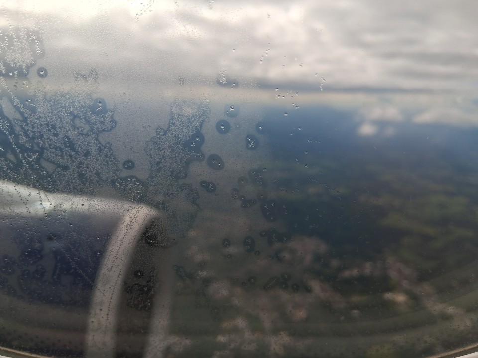 Asunción (Paraguay) → Curitiba (Brazil), AD8715, landing in Curitiba