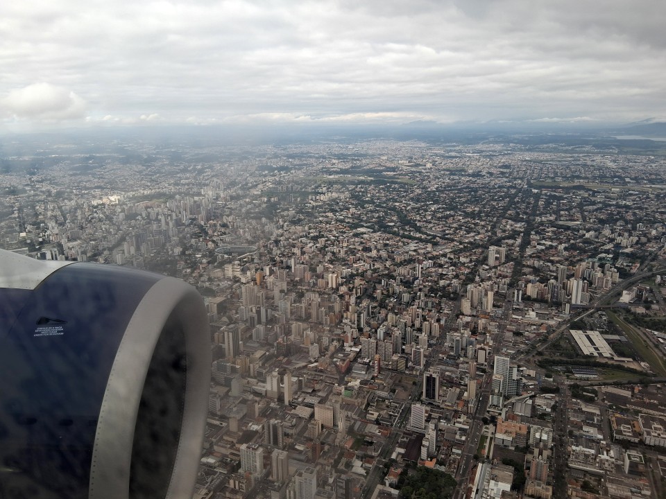 Asunción (Paraguay) → Curitiba (Brazil), AD8715, landing in Curitiba