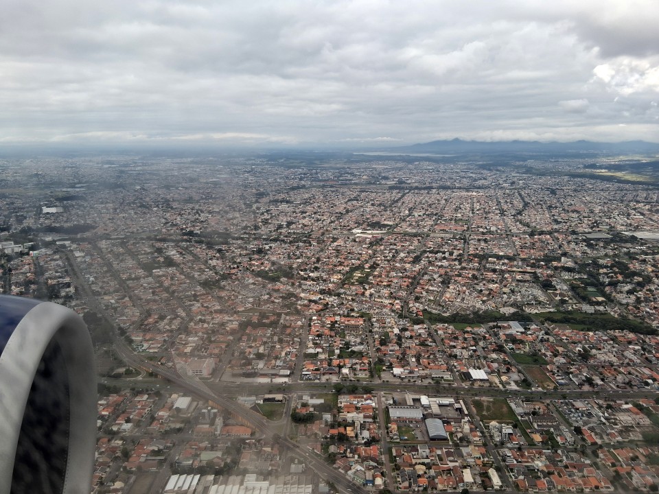 Asunción (Paraguay) → Curitiba (Brazil), AD8715, landing in Curitiba