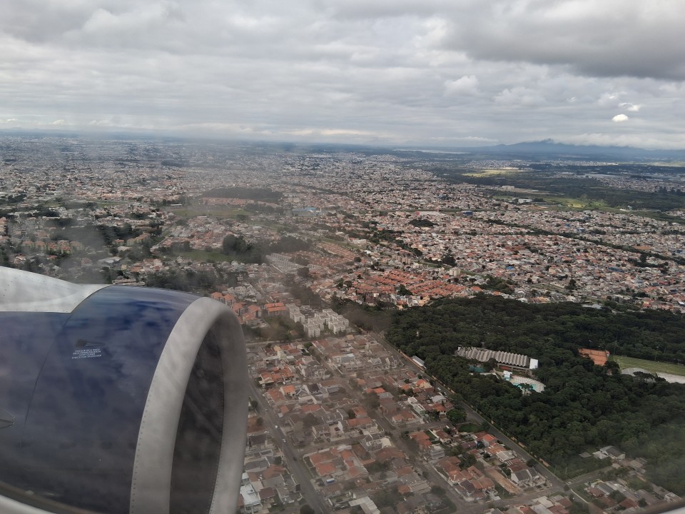 Asunción (Paraguay) → Curitiba (Brazil), AD8715, landing in Curitiba