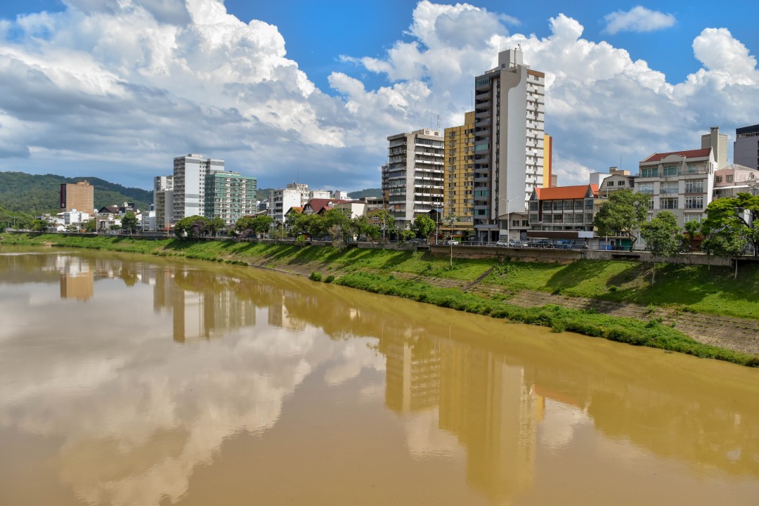 Av. Pres. Castelo Branco - Centro, Blumenau - SC, 89830-000