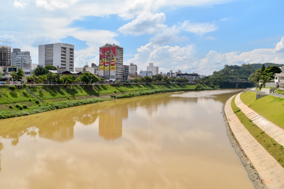 Av. Pres. Castelo Branco - Centro, Blumenau - SC, 89830-000