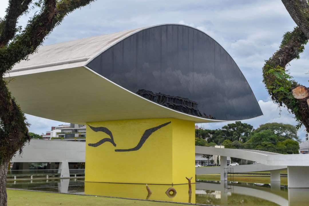 Museu Oscar Niemeyer, R. Mal. Hermes, 999 - Centro Cívico, Curitiba - PR, 80530-230
