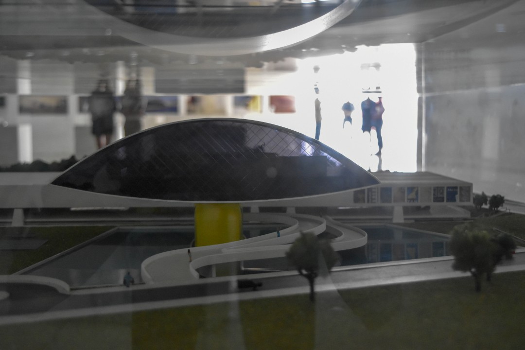 Museu Oscar Niemeyer, R. Mal. Hermes, 999 - Centro Cívico, Curitiba - PR, 80530-230