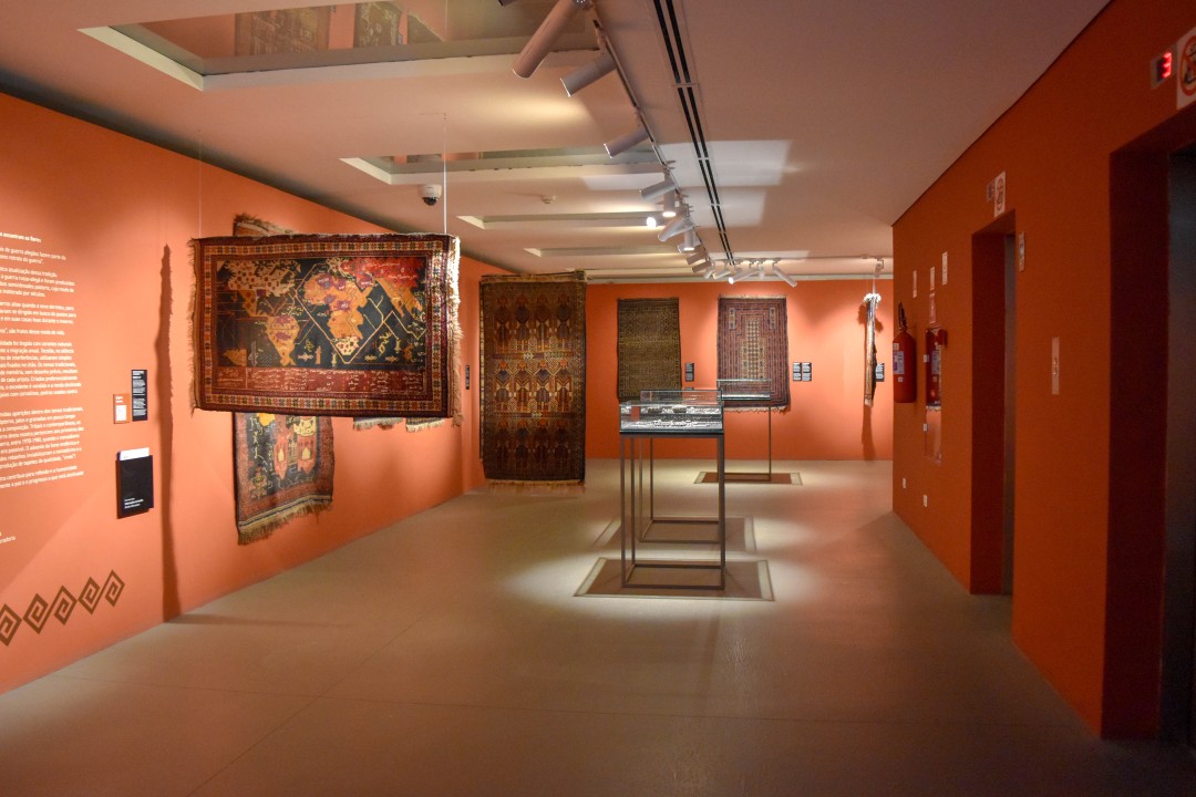 Museu Oscar Niemeyer, R. Mal. Hermes, 999 - Centro Cívico, Curitiba - PR, 80530-230