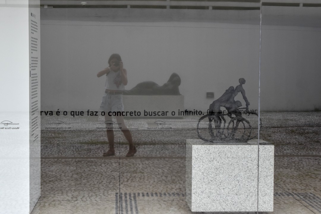 Museu Oscar Niemeyer, R. Mal. Hermes, 999 - Centro Cívico, Curitiba - PR, 80530-230