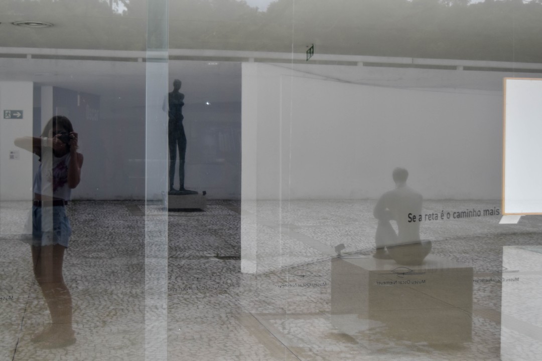 Museu Oscar Niemeyer, R. Mal. Hermes, 999 - Centro Cívico, Curitiba - PR, 80530-230