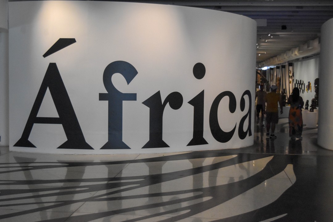 Museu Oscar Niemeyer, R. Mal. Hermes, 999 - Centro Cívico, Curitiba - PR, 80530-230