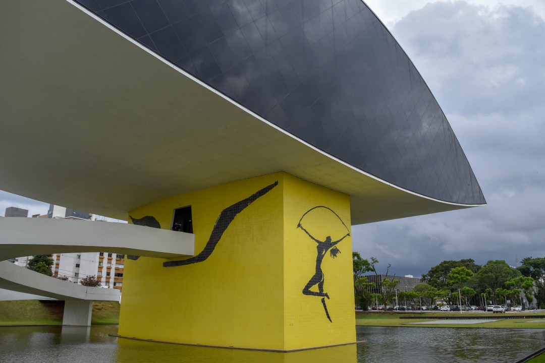 Museu Oscar Niemeyer, R. Mal. Hermes, 999 - Centro Cívico, Curitiba - PR, 80530-230