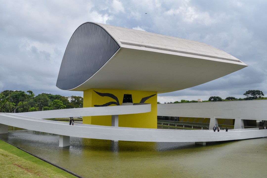 Museu Oscar Niemeyer, R. Mal. Hermes, 999 - Centro Cívico, Curitiba - PR, 80530-230