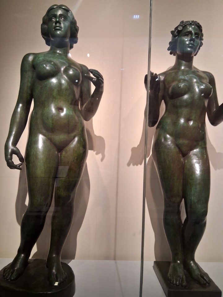 Aéroport de Paris-Charles de Gaulle, Terminal 2E, gate M, exposition Maillol - L’air comme une sculpture, 95700 Roissy-en-France, France
