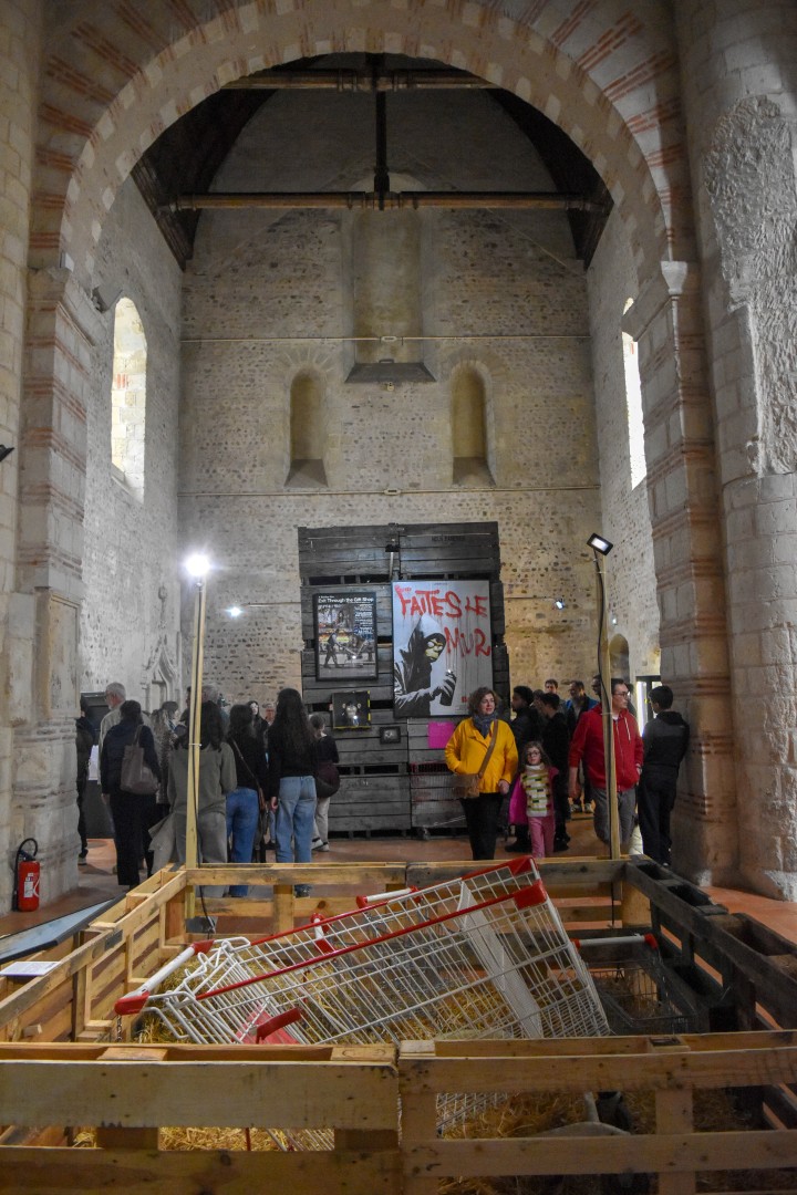 Exposition Banksy, Collégiale Saint-Martin, 23 Rue Saint-Martin, 49000 Angers