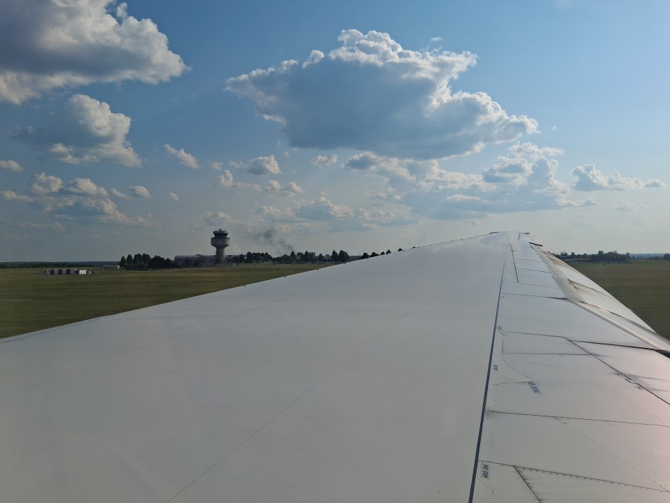 AF327 YOW to CDG