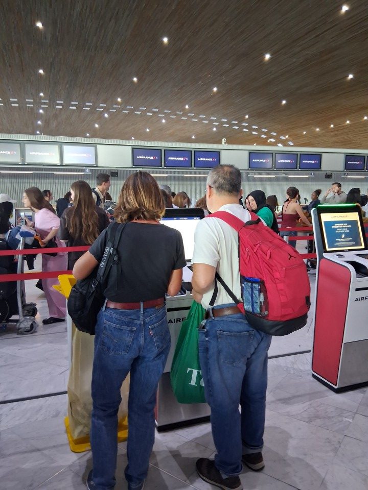 Aéroport Roissy Charles de Gaulle, Terminal 2E , Roissy-en-France