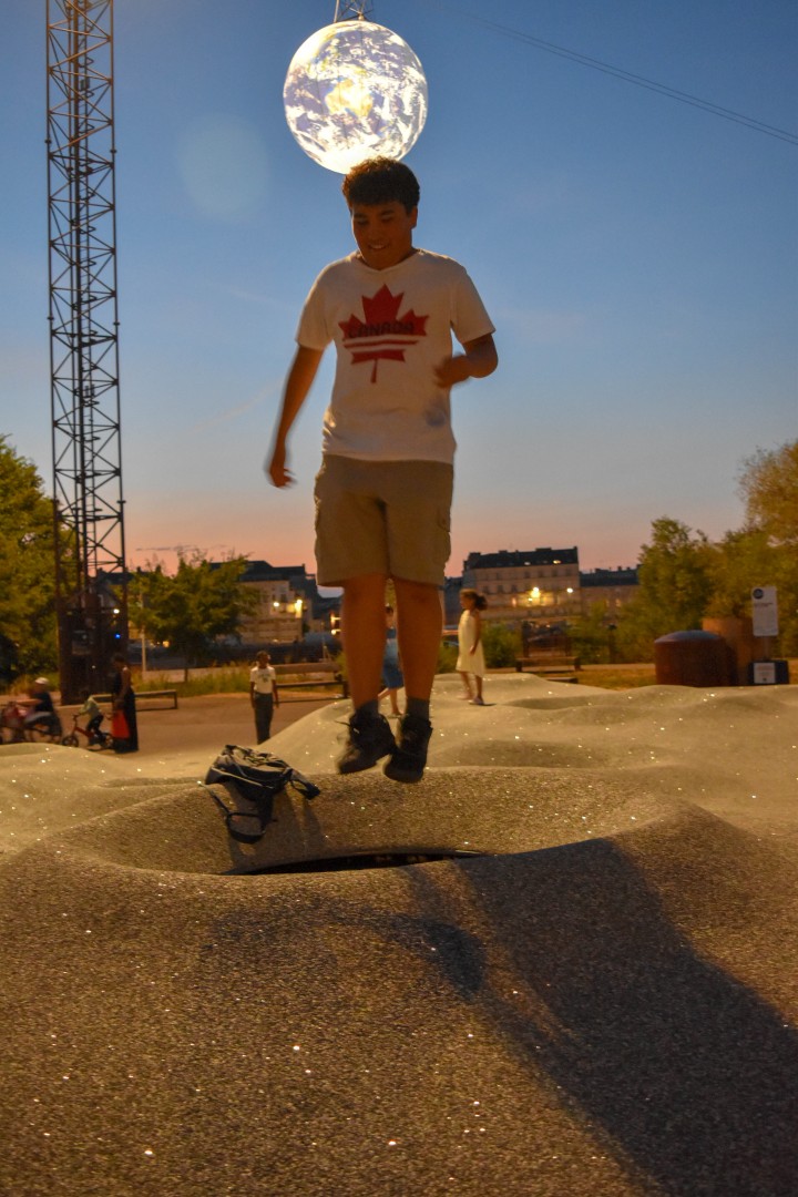 On Va Marcher Sur La Lune, Quai Fernand Crouan, 44200 Nantes