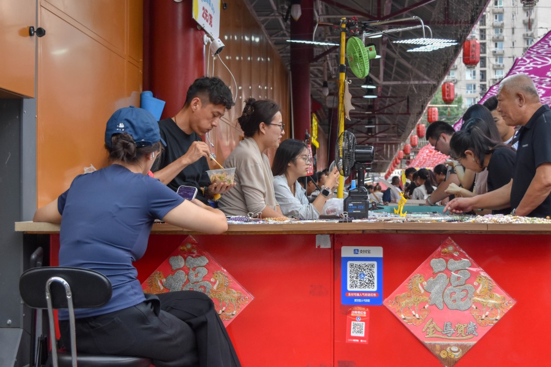 Panjiayuan Flea Market (潘家园旧货市场), Chaoyang District, Beijing, China