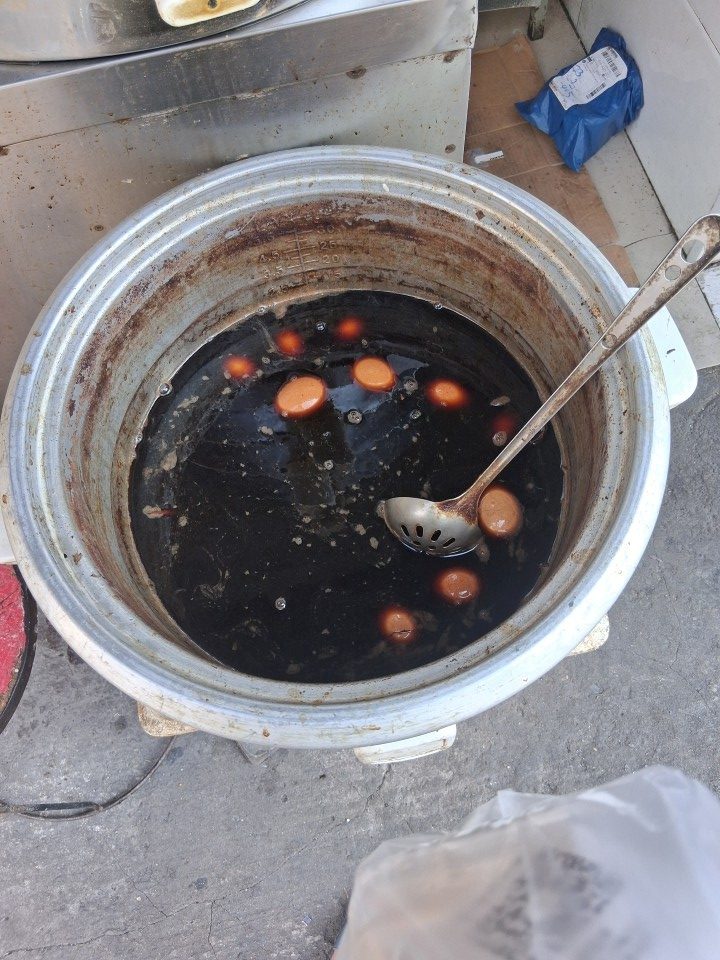 茶叶蛋 (cháyèdàn) — tea eggs simmered in tea, soy sauce and spices