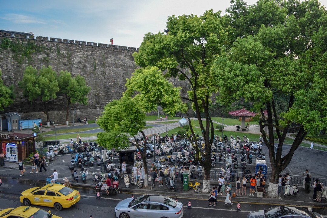 Nanjing City Wall (南京城墙, Nánjīng Chéngqiáng) — Nanjing, Jiangsu, China.