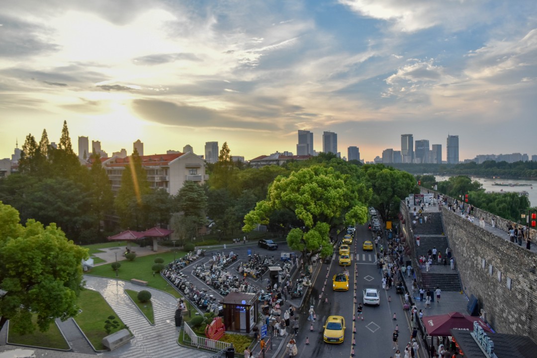 Nanjing City Wall (南京城墙, Nánjīng Chéngqiáng) — Nanjing, Jiangsu, China.