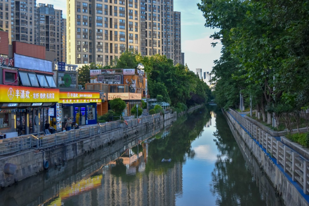 Pedestrian Eye Bridge (眼步桥, Yǎnbù Qiáo) — Nanjing, Jiangsu, China.