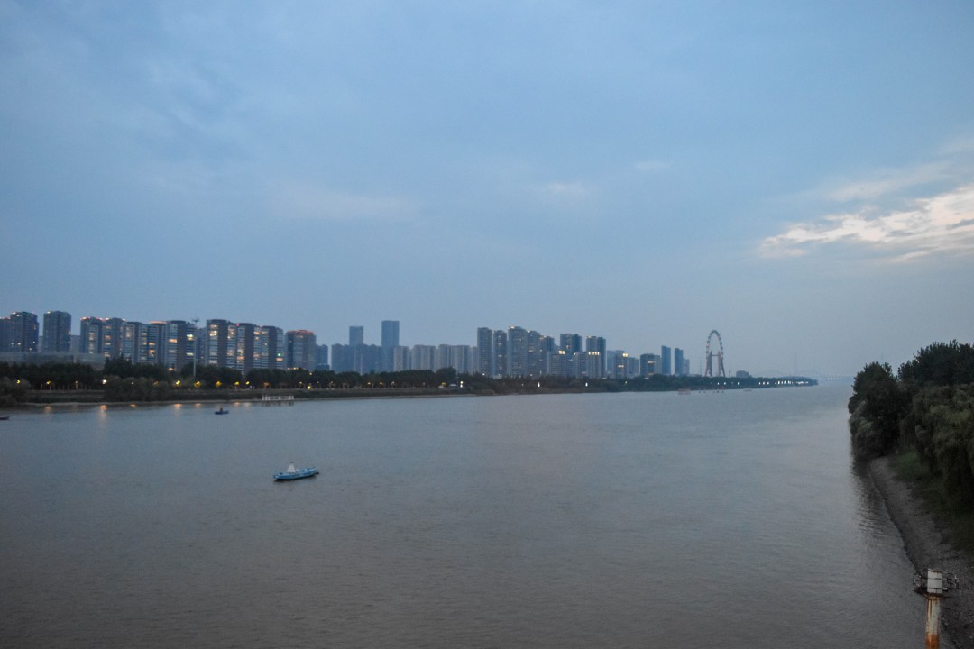 Last night in Nanjing, Pedestrian Eye Bridge (眼步桥, Yǎnbù Qiáo) — Nanjing, Jiangsu, China.