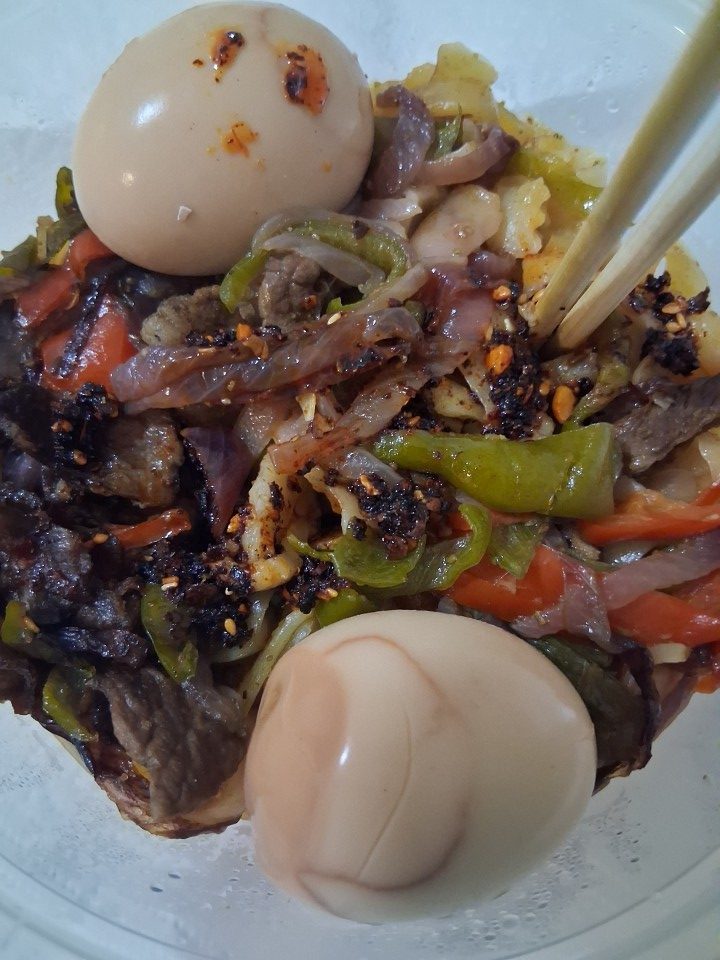 Cumin beef on knife-cut noodles — 孜然牛肉刀削面 (Zīrán Niúròu Dāoxiāomiàn), Maya Gu Bai Lanzhou Beef Noodles (马牙古白兰州牛肉面, Mǎyágǔ Bái Lánzhōu Niúròumiàn), The MixC (万象城), 288 Qingnian Street (青年大街288号), Heping District, Shenyang, Liaoning, China.